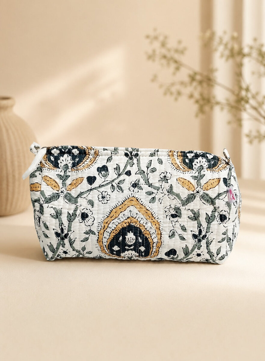 Set of 3 cosmetic bag/pouches with waterproof lining