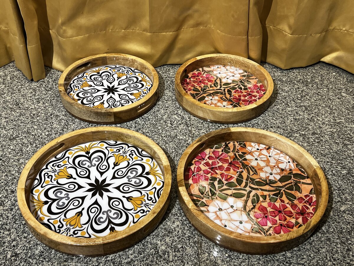 Round handcrafted resin cake and dessert stand