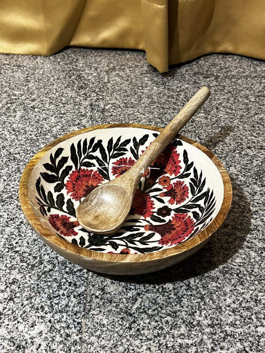 Handcrafted wood and resin salad bowl collection